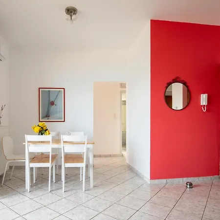 Apartment Captain Nick *