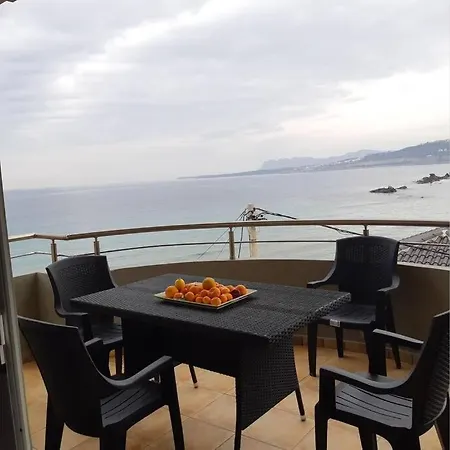 Captain Nick * Hriszí Aktí Haniá