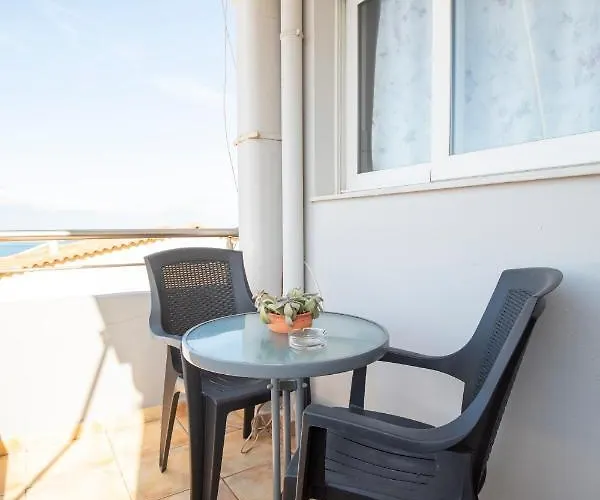 Captain Nick * 干尼亞